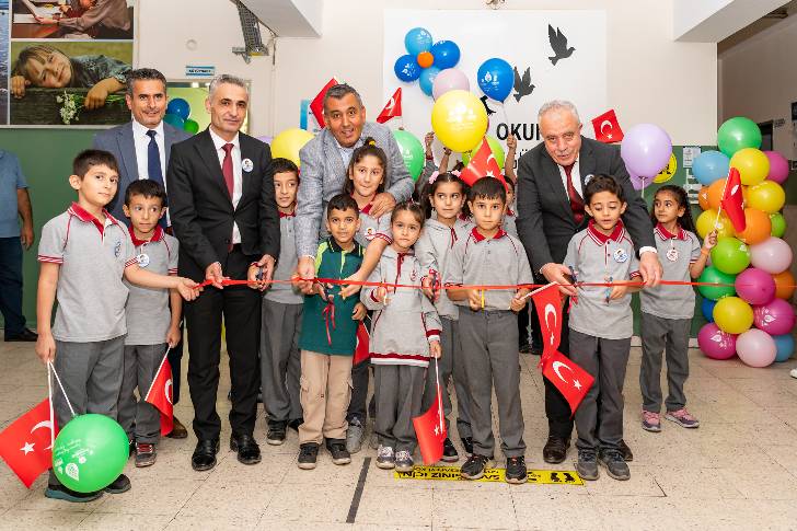 MASKİ personelleri el ele vererek aralarında topladıkları para ile kütüphane yaptırdılar.