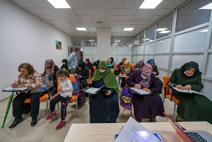 Kernek Külliyesi’nde Okuma-Yazma Kursuna gelenler okuyup yazabilecekler