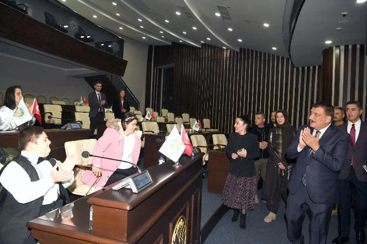 Otizmli ve DOWN Sendromlu çocuklardan Başkan Gürkan’a ziyaret