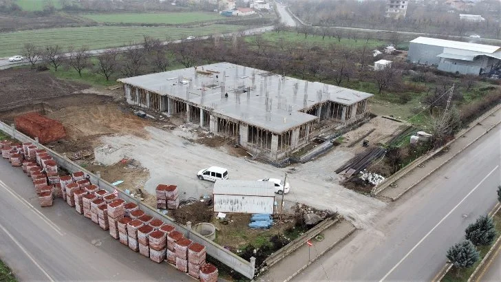 Eskimalatya, 2.katlı Sağlık Merkezi’nde çalışmalar tüm hızıyla devam ediyor.