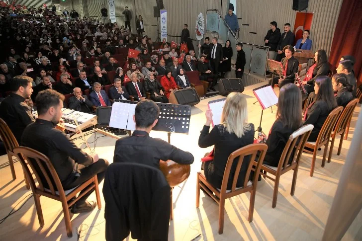 Battalgazi Belediyesi tarafından düzenlenen “Vatan İçin Cennete Yürüyenler” isimli Oratoryo gösterisi de büyük beğeni topladı.