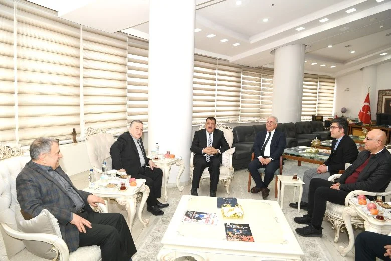 Başkan Gürkan, fikirlerinden ve düşüncelerinden yararlandığımız meslek kuruluşlarından biri de Malatya Tabipler Odası’dır.”