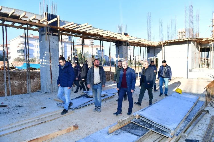 Başkan Çınar Yakınca Mahallesini ziyaret ederek,Yakınca Spor Adasını inceledi.