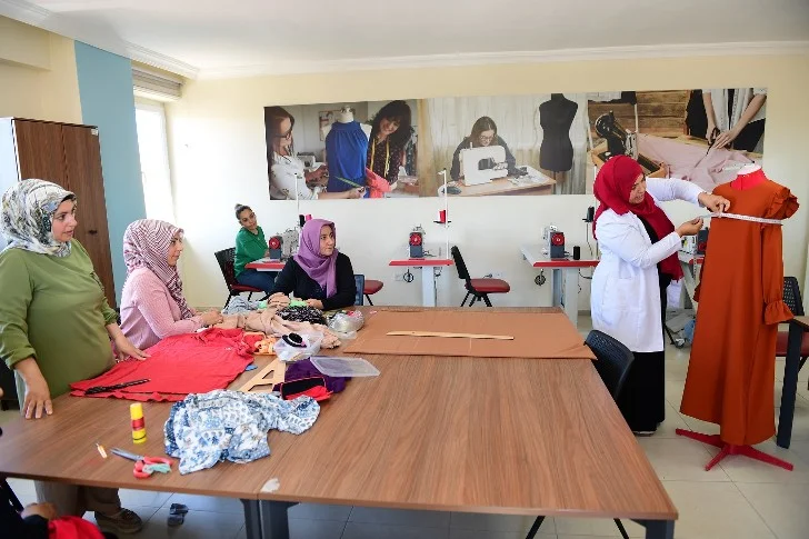 Yeşilyurt Mesleki Eğitim Ve Yaşam Merkezi’nde Açılan Hazır Giyim Kursu Yoğun İlgi Görüyor