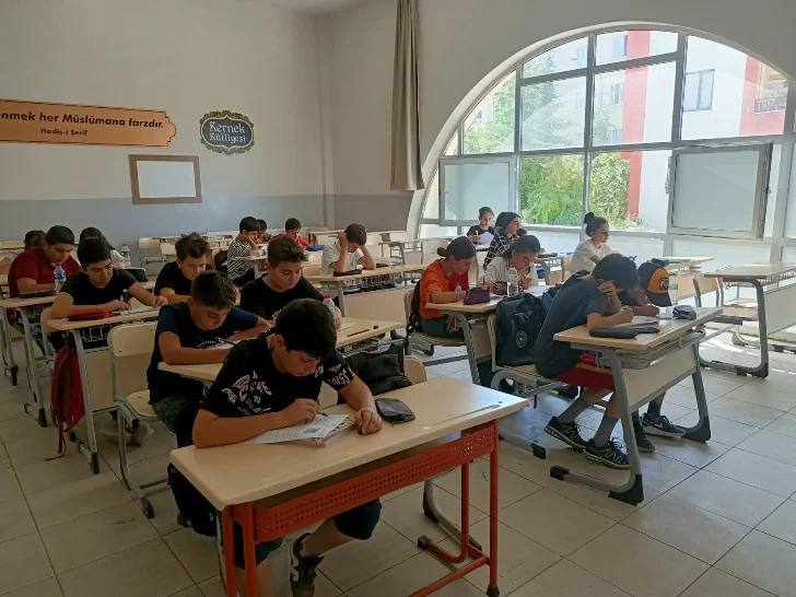 Büyükşehir Belediyesi’ne bağlı Semt Konakları’nda telafi eğitimi başlattı.