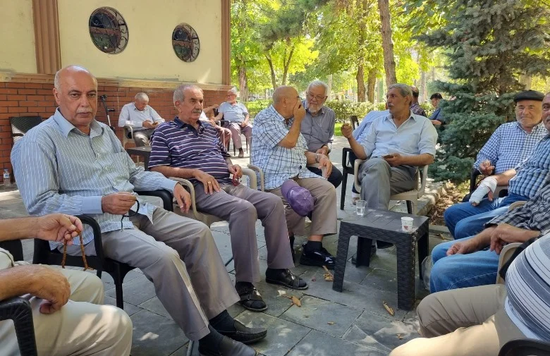 Vefa Konağı, depremlerden sonra yeniden misafirlerini ağırlamaya başladı.