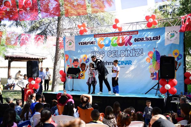 Yeşilyurt Belediyesi’nin 2.Ordu Lojmanlarında Düzenlediği ‘Mutlu Çocuklar Mutlu Yeşilyurt’ Şenliği Büyük İlgi Gördü