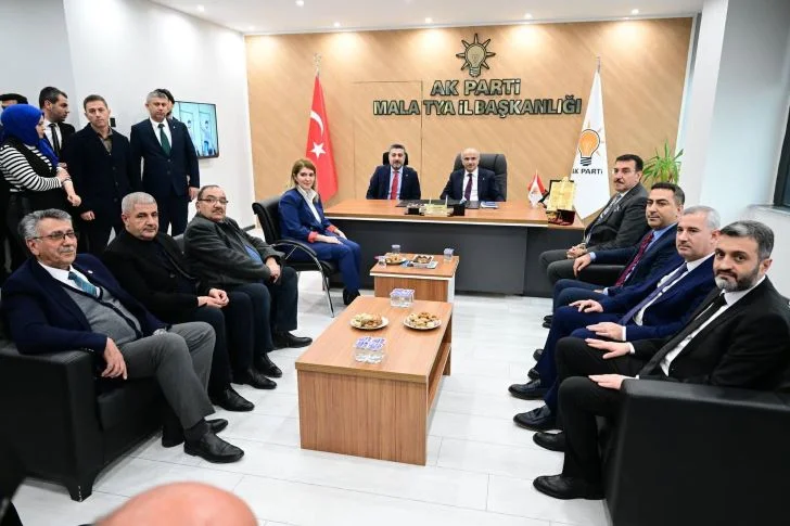AK Parti Malatya Büyükşehir Belediye Başkan Adayı Sami Er, Yoğun İlk Gününü Geçirdi
