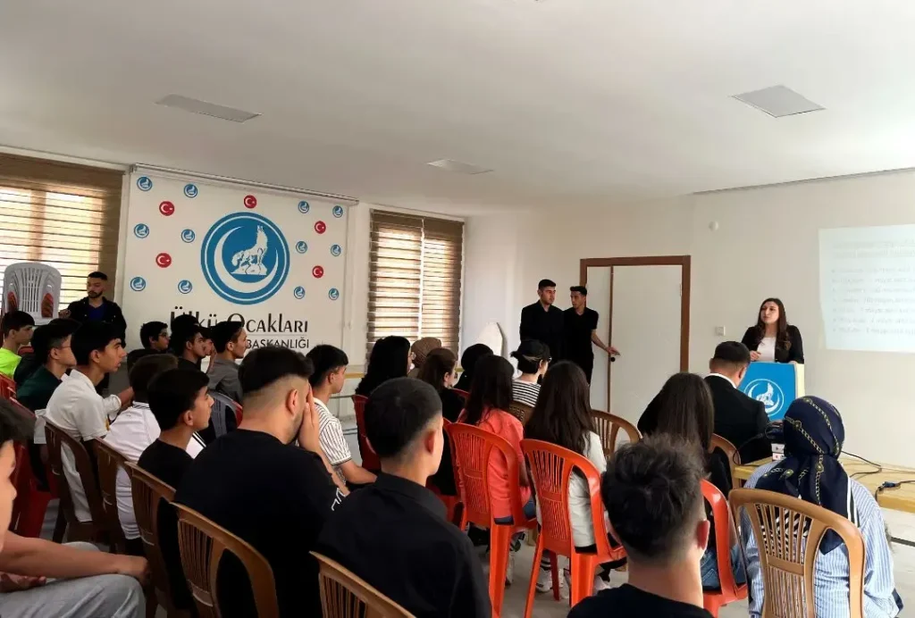 Ülkü Ocakları Malatya İl Başkanlığı Asena Birimi, Teşkilatlara “Yeni Nesil Dijitalleşme ve Sosyal Medya” Sunumu Gerçekleştirdi