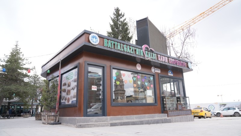 “Battalgazi’de Kadın Emeğiyle Üretilen Doğal Lezzetler Sofralara Ulaşıyor”