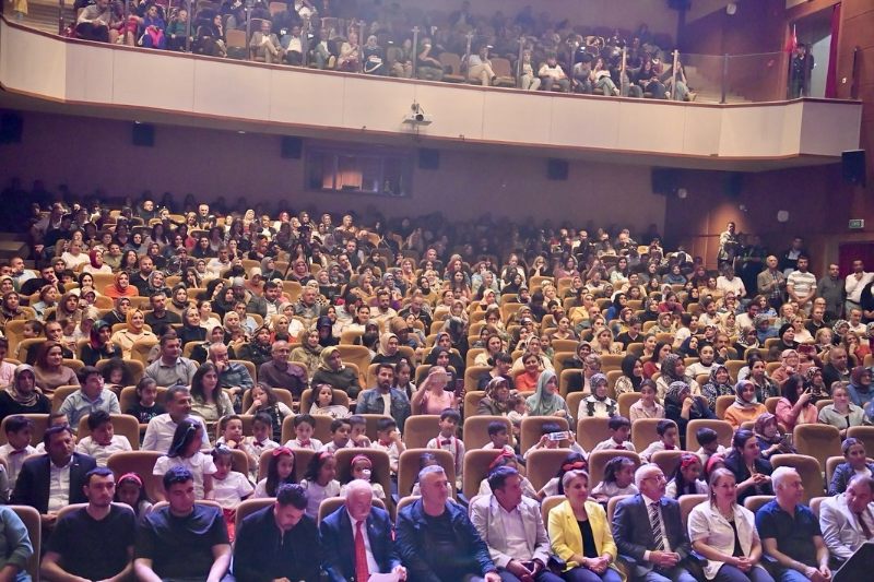 Farklı Mesleklerden Kadınlar, Sahnedeki Birliktelikleriyle Büyüledi