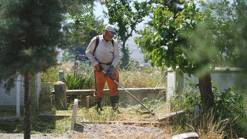 Battalgazi Belediyesi, Mezarlıklarda Bahar ve Kurban Bayramı Temizliği Gerçekleştirdi