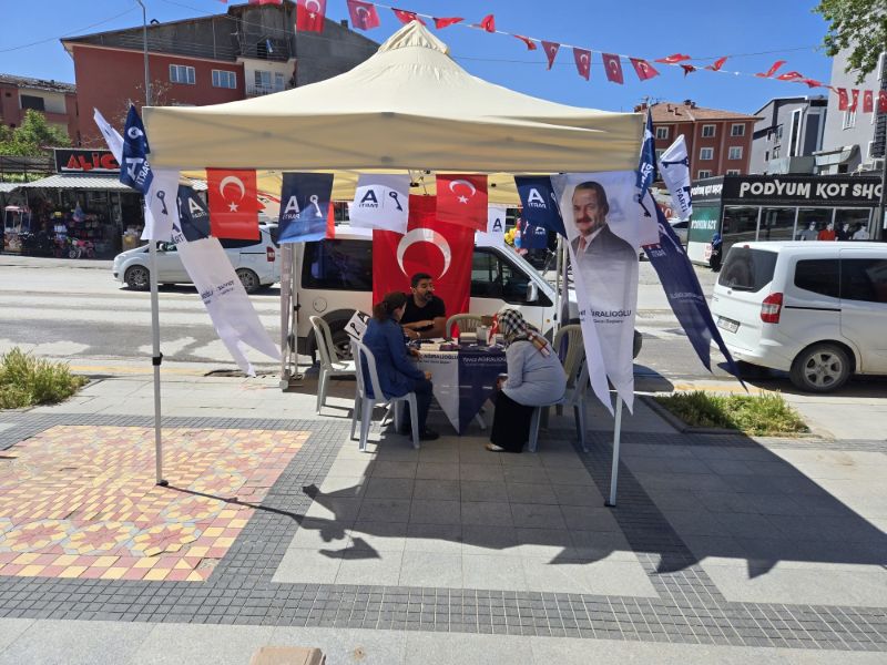 Anahtar Parti Malatya İl Başkanlığı, Doğa Cadde AVM Önünde Stant Açtı: Yüzlerce Yeni Üye Kaydı