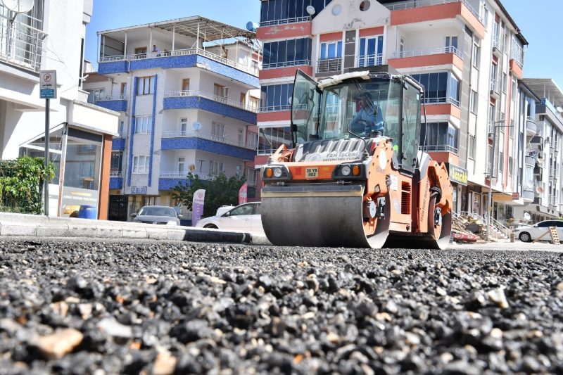 Yeşilyurt’ta Yollar Baştan Aşağı Yenileniyor! İlçede Büyük Dönüşüm