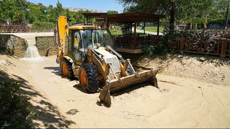Battalgazi Belediyesi, Çınar Park’ta Temizlik Çalışması Yaparak Çevre Sağlığını Korudu