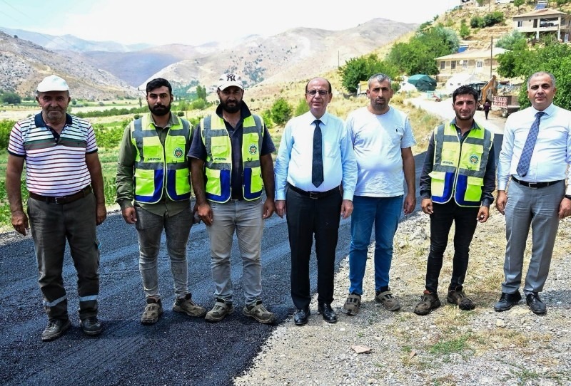 Yeşilyurt Belediye Başkanı Prof. Dr. İlhan Geçit, Kırsal Mahallelerdeki Yatırımları Yerinde İnceledi
