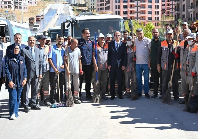Yeşilyurt Belediyesi’nden İkizce TOKİ ve Sanayi Sitesinde Temizlik Seferberliği
