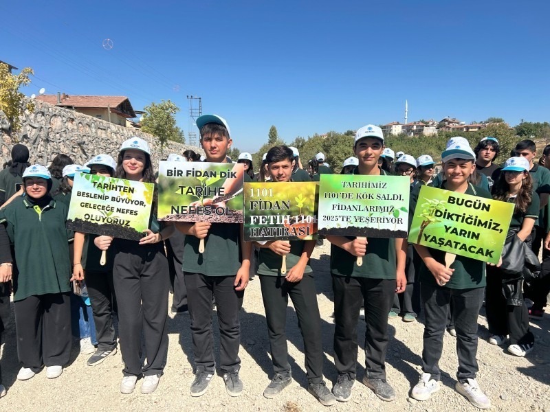 Battalgazi Belediyesi’nden Anlamlı Etkinlik: 1101 Fidan Toprakla Buluştu