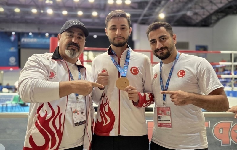 Yeşilyurt Belediyesi Kick Boks Takımı Sporcusu Ömer Faruk Yılmaz Avrupa Üçüncüsü Oldu