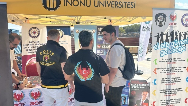 Malatya Emniyet Müdürlüğü’nden Öğrencilere Güvenlik Bilgilendirmesi: İnönü Üniversitesi Kampüsünde Stand Açıldı