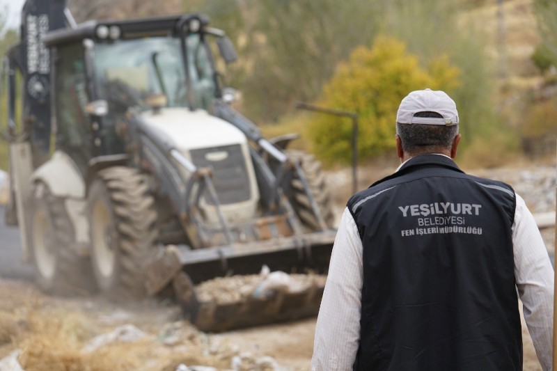 Yeşilyurt Belediyesi Kışa Hazırlanıyor: Fen İşleri Müdürlüğü Asfalt Seferberliği Başlattı