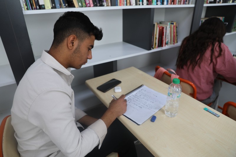 Battalgazi Belediyesi’nden Gençlere Büyük Destek: Ahmet Kekeç Semt Kütüphanesi’nde Ücretsiz LGS ve YKS Kursları Yoğun İlgi Görüyor