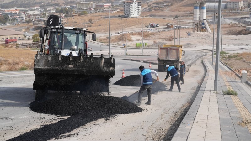 Battalgazi Belediyesi Kış Öncesi Yol Bakım Çalışmalarını Hızlandırdı