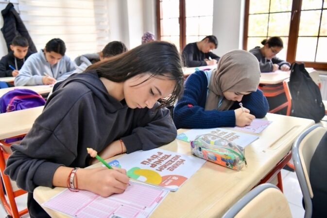 Yeşilyurt Belediyesi’nden Öğrencilere Büyük Destek: Ücretsiz LGS, DYK ve YKS Kursları Sürüyor