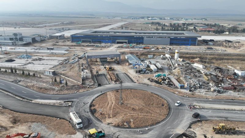 Malatya’da “Müjde” Enflasyonu: Yollar Bitmiyor, Takvimler Sürekli Güncelleniyor!