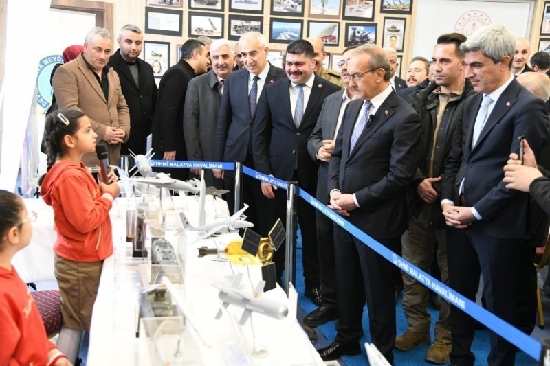 Milli Teknoloji Hamlesi kapsamında bu yıl 3’üncüsü düzenlenen “Milli Teknoloji Sergisi” törenle açıldı.