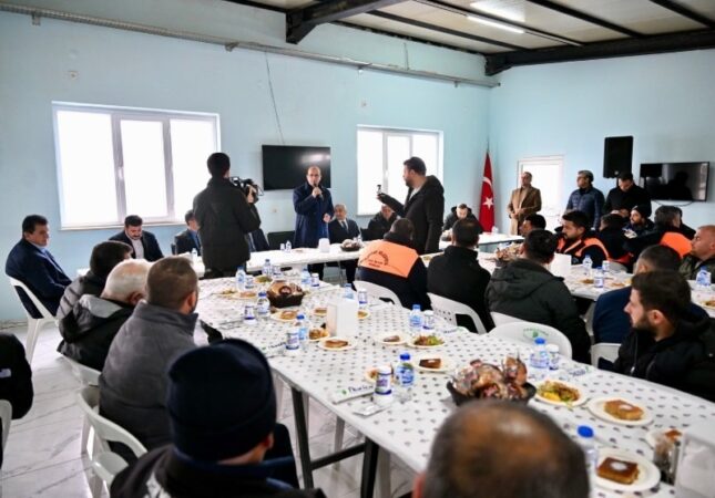 Yeşilyurt’un Görünmez Kahramanlarına Başkan Geçit’ten Anlamlı Ziyaret