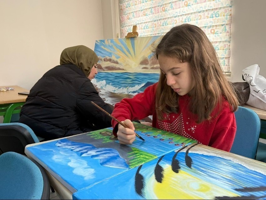 Yeşilyurt’un Minik Yetenekleri Renklerin Dünyasında: Geleceğin Ressamları Yetişiyor