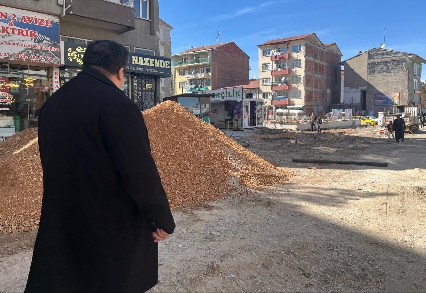 CHP’li Barış Yıldız’dan Fuzuli Caddesi Tepkisi: “Ağaçlar Kesildi, Esnaf Konteynerden Küçük Dükkana Mahkum Edildi!”