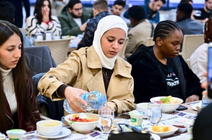 Yeşilyurt’ta Gönül Coğrafyası Aynı Sofrada Buluştu: Başkan Geçit’ten Uluslararası Öğrencilere Anlamlı İftar