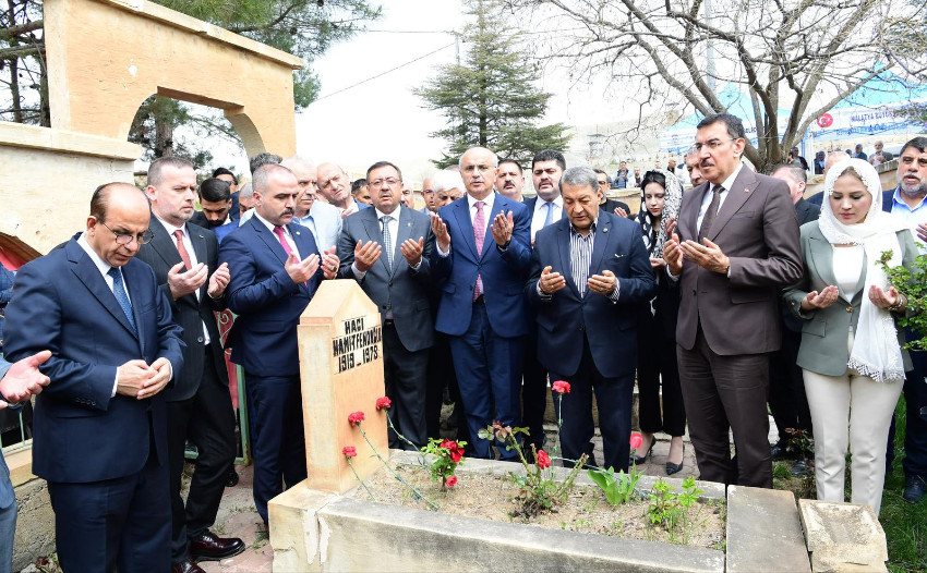 Şehit Belediye Başkanı Hamit Fendoğlu ve Ailesi 48. Yılında Dualarla Anıldı