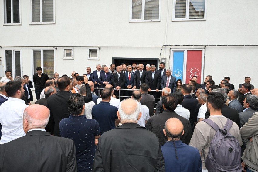 MHP’de Bayramlaşma Programı Miting Havasında Geçti