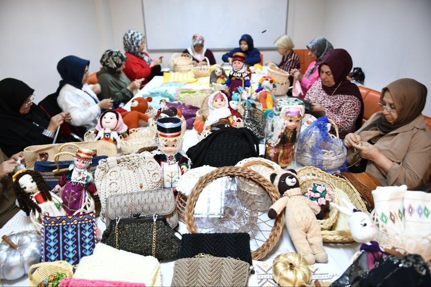 Yeşilyurt’ta El Emeği Ekonomiye Dönüşüyor: Kadınlar Üreterek Güçleniyor